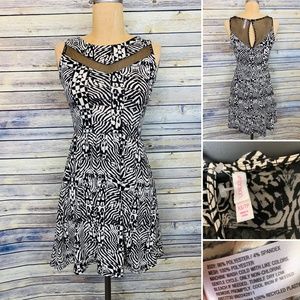 Xhilaration Black and White Dress Size Small L502